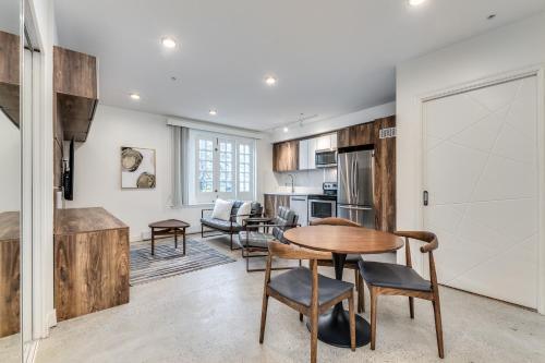 Cozy 2 Bedroom Apartment