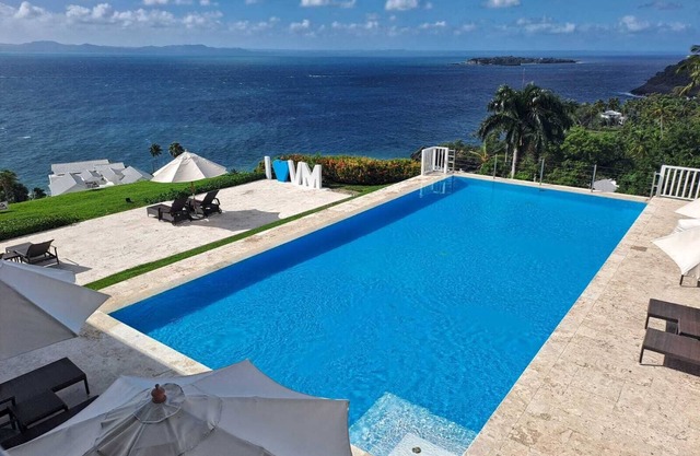 Cozy 2-bedroom apartment in welcoming Samana , Pool and Private beach