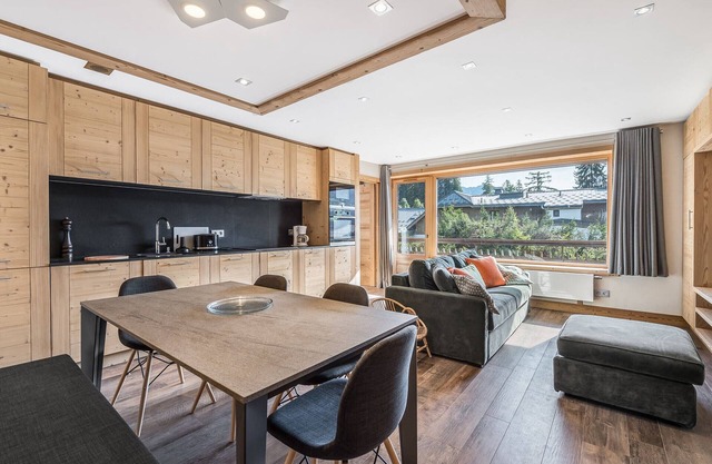 Cozy 2-Bedroom Apartment in Central Megève with Balcony and Modern Amenities