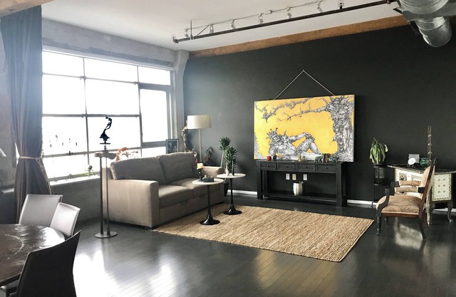 Cozy 2-bedroom Arts District Loft with WiFi, fitness room, rooftop pool