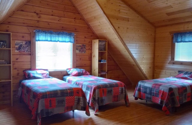 Cozy 2 bedroom cabin with spacious loft perfect for the family
