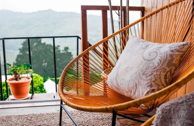 Cozy 2-bedroom chalet in welcoming Monteverde with WiFi
