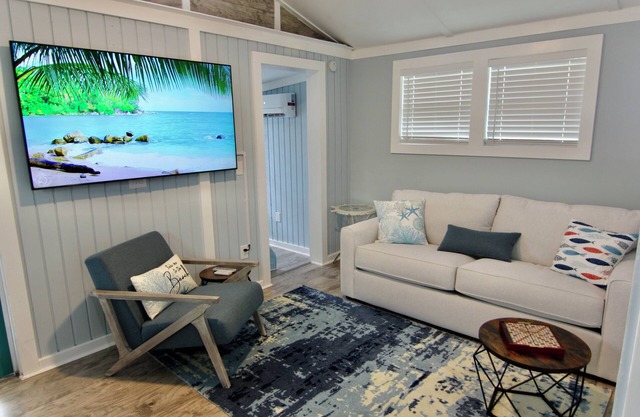 Cozy 2-bedroom cottage in Old Town Key West, with shared pool