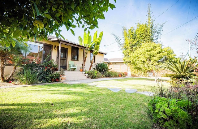 Cozy 2-Bedroom Home Just Blocks from the Beach