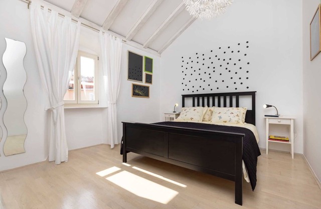 Cozy 2-Bedroom House, Ideal for 4