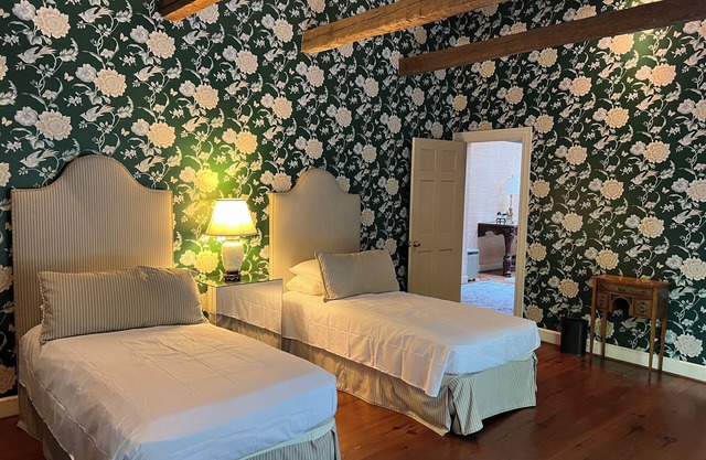 Cozy 2 Bedroom Luxury stay at the W. Wing of an astonishing majestic home