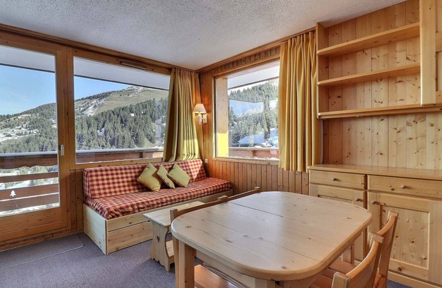 Cozy 2-Room Apartment with Balcony, Wi-Fi and Pets Allowed