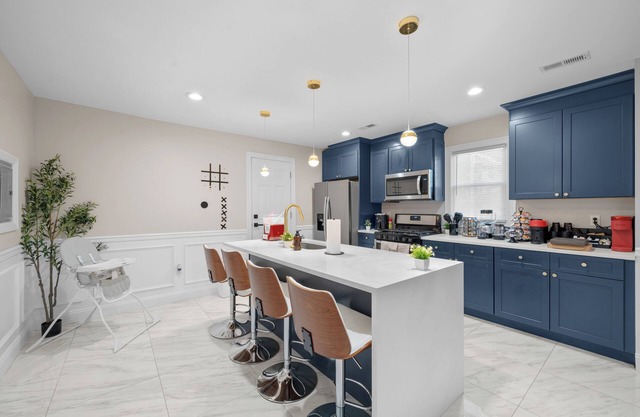 Cozy 2-Story Loft Apt: Hot Tub, Grill, Arcade, EWR in 10 min, NYC in 25 min