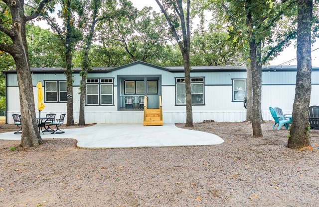 Cozy 2021 Lake Texoma Cabin Close To Everything!