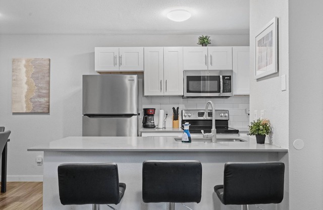 Cozy 2BR Near UT Hyde Park Evonify