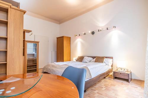 Cozy 2BR shared Apartment City Retreat Prime Central Location