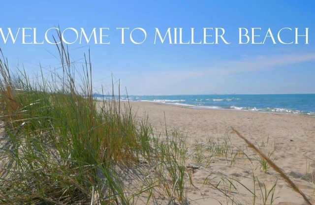 Cozy 3-bedroom 3 bathroom condo with AC, WiFi in charming Miller Beach