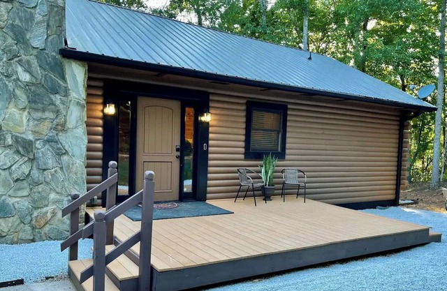 Cozy 3-bedroom Cabin by Lake Hartwell