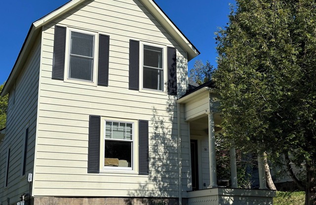 Cozy 3-bedroom cottage in Downtown Petoskey