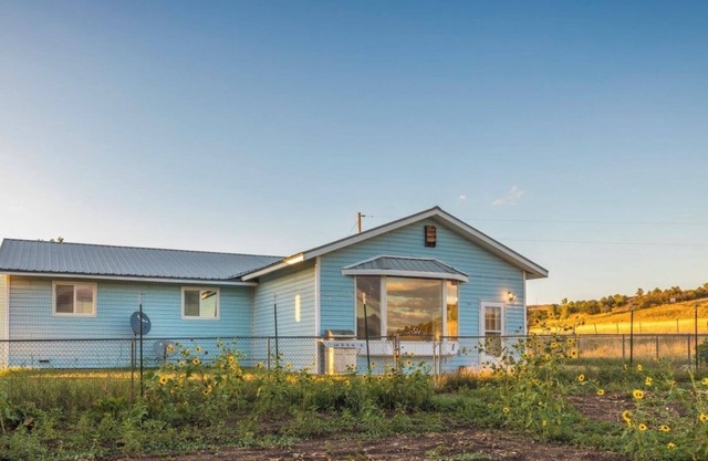 Cozy 3-Bedroom Farmhouse with Wi-Fi and Scenic Views in Norwood, CO