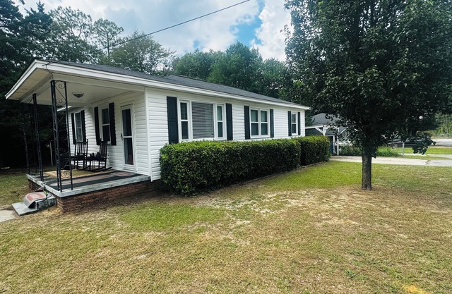 Cozy 3-bedroom Home in West Columbia located only 5 minutes from downtown vista.