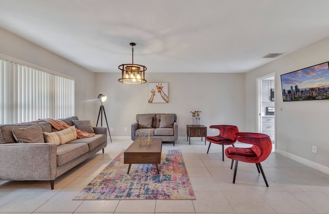 Cozy 3-Bedroom Home 4-Minutes from Universal Studios