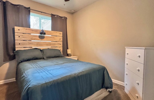 Cozy 3-bedroom house in peaceful Jacksonville with AC, WiFi