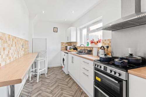 Cozy 3 Bedroom House For Short and Long Stay