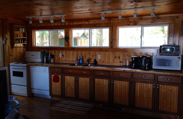 Cozy 3 Bedroom Lakefront Cottage In The Muskoka For Rent