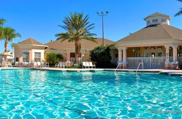 Cozy 3 bedroom Resort Condo Only 2 Miles to Disney