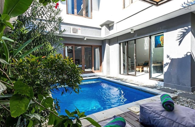 Cozy 3 bedroom Villa close to double six beach