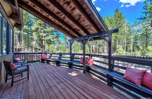Cozy 3BD/2BA cabin, Sleeps 6-10, All year-round accessible road