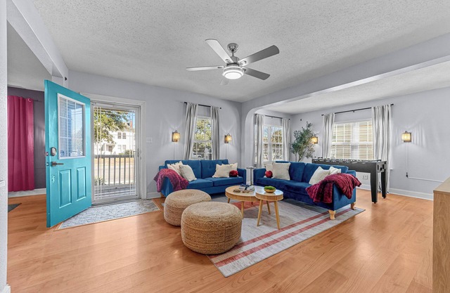 Cozy 3BD Beachfront - Foosball & Yard Games w/BBQ