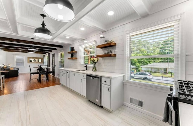 Cozy 3BR Home w/Downtown Access