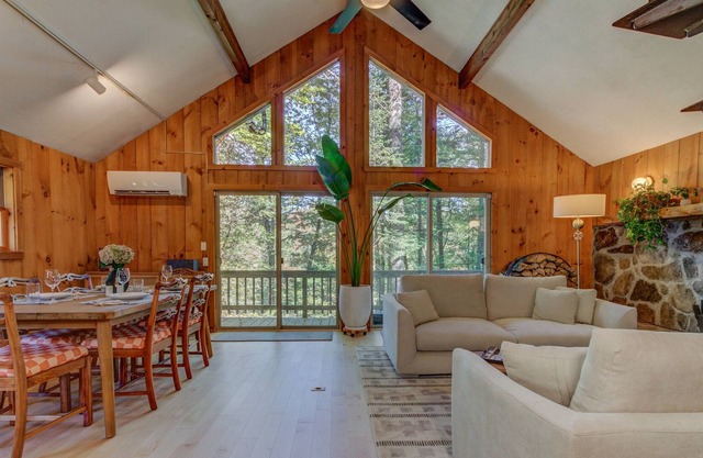 Cozy 4-Bed Chalet with Sauna & Fire Pit