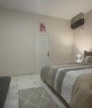 Cozy 4 bedroom at community 18 near spintex