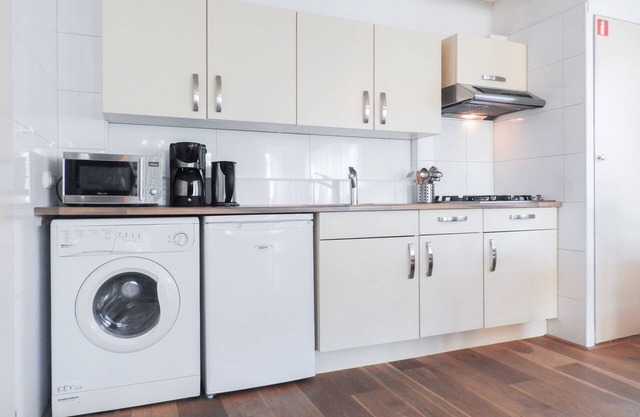 Cozy 4-person holiday home in the center of Wemeldinge at 500m from the beach