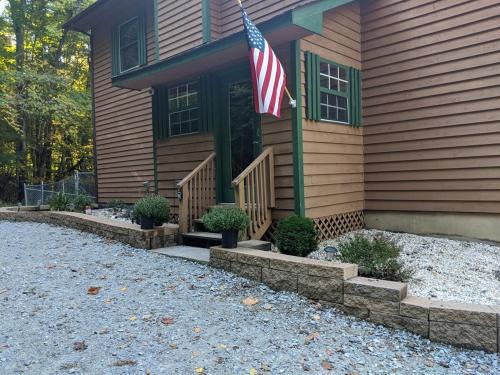 Cozy 5BR Cabin Retreat w Great Views & FirePit