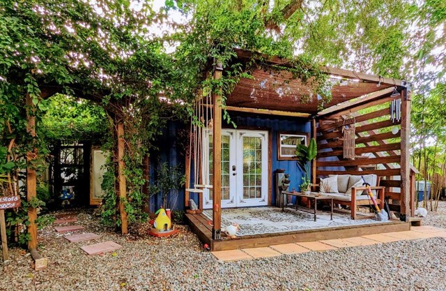 Cozy AF Tiny-House Oasis