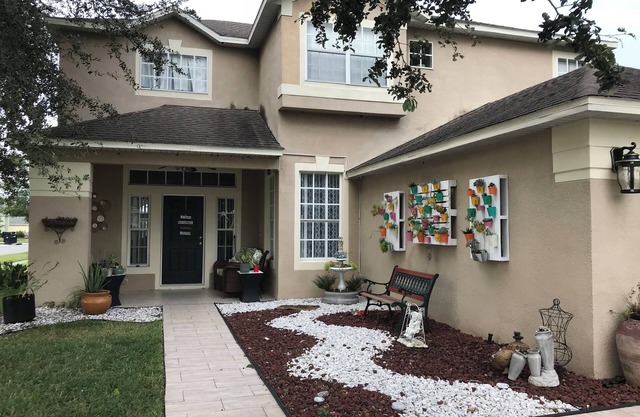 Cozy and and spacious and well located, very close to theme parks.