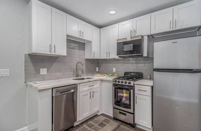 Cozy and centric private guesthouse with easy access around Houston’s downtown!