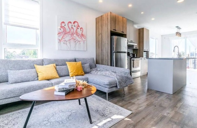 Cozy and charming 3BDR, Longueuil free parking