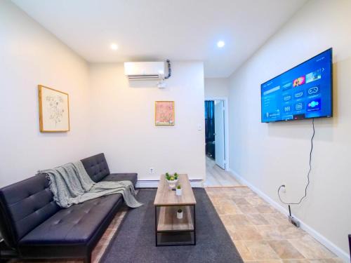 Cozy and Chic 2BR apartment mins to NYC