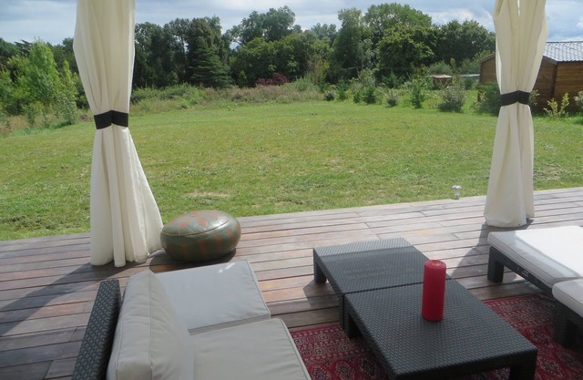Cozy and modern house, quiet, with private pool, near Tavers center