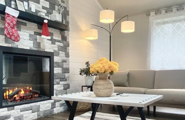 Cozy and Quiet Family Home in Park Setting Near PDX