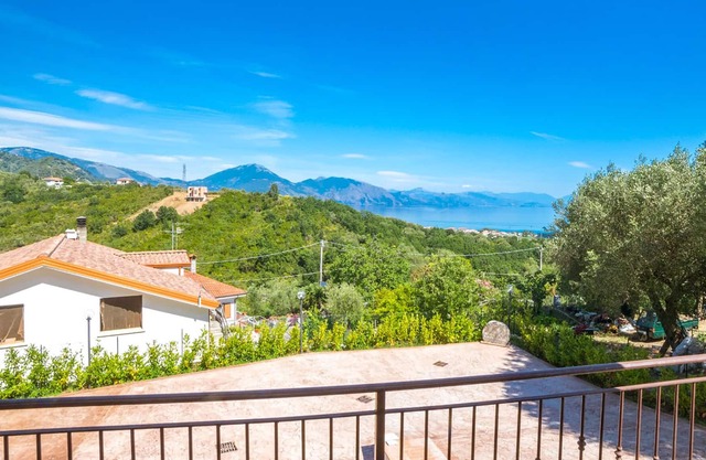 Cozy apartment on Campania's beautiful west coast.