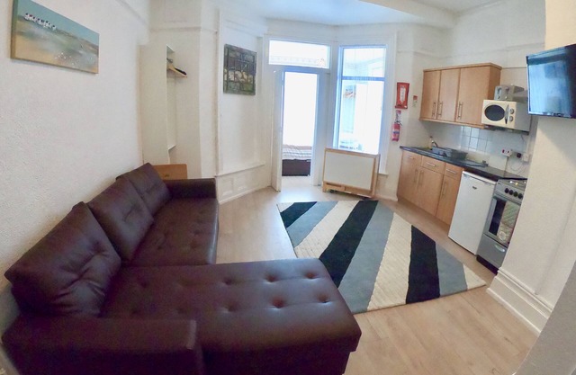 Cozy apartment for 4 in fashionable North Shore