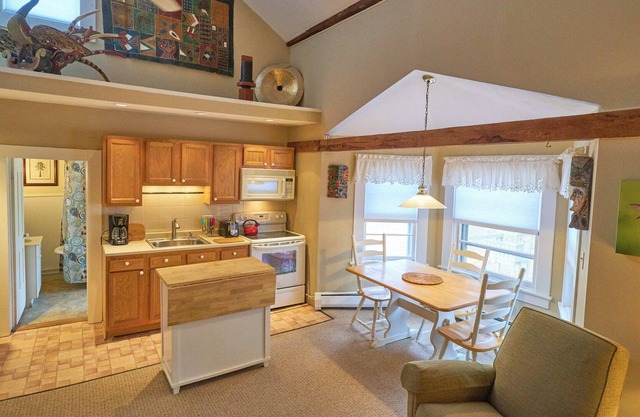 Cozy Apartment in Antique Home on Second Floor in East Haddam, CT