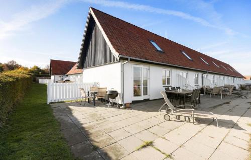 Cozy Apartment In Allinge