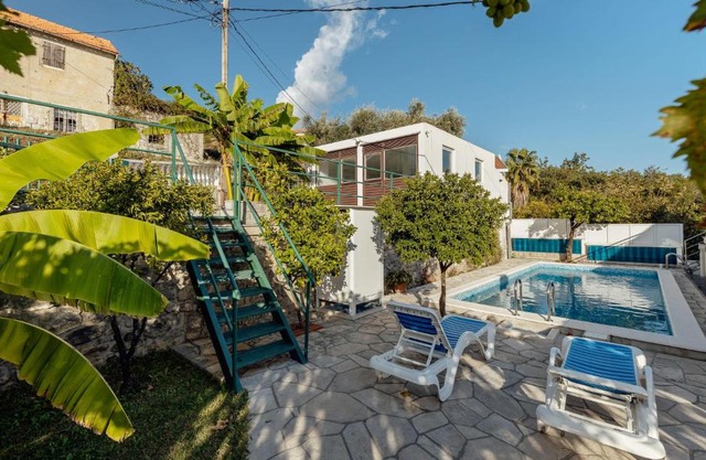 Cozy Apartment In Herceg Novi With House Sea View
