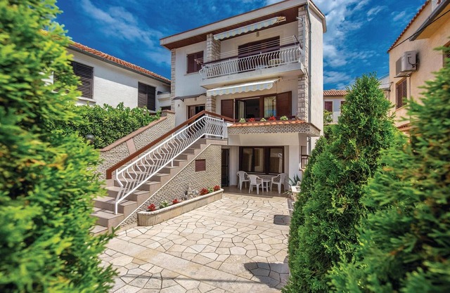 Cozy apartment in Jadranovo