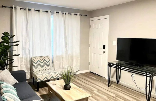 Cozy Apartment in Rhino Art District near Downtown