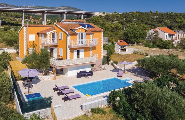 Cozy apartment in Sibenik with WiFi