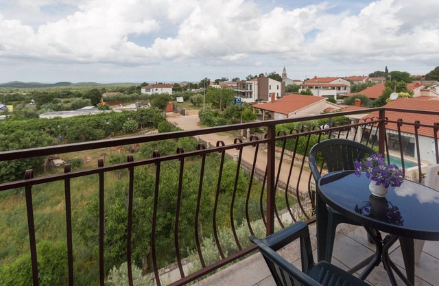 Cozy apartment in Zbandaj with WiFi