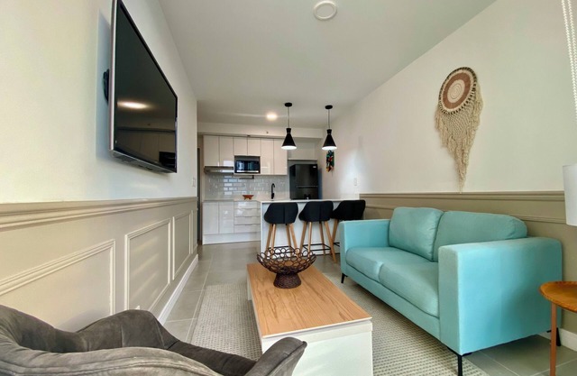 Cozy Apartment with a local touch. Pet- Friendly!